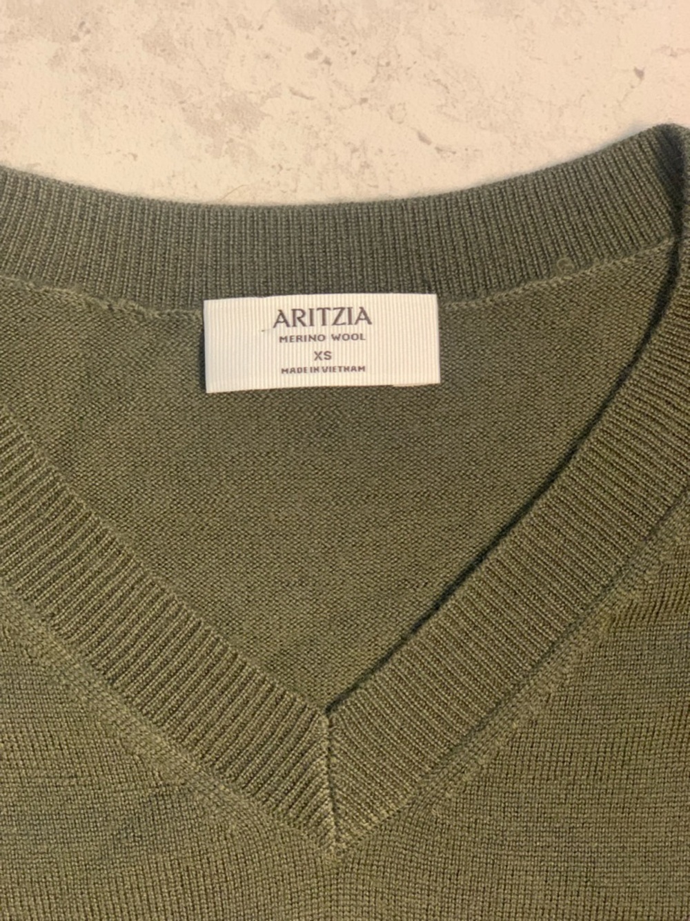 Aritzia | V-Neck Olive Green Merino Wool Knit Sweater | Sz XS (Fits like S/M) - Picture 7 of 9